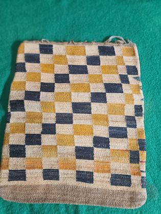 Plateau cornhusk flat bag — triangle rows one face, checkerboard the other, plate 101